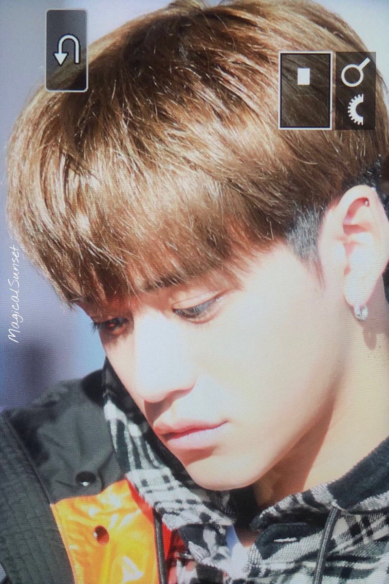 MagiCalSunSet_'s tweet photo. #LUCAS #루카스 #黄旭熙 191221 https://t.co/iDZi1wO10L