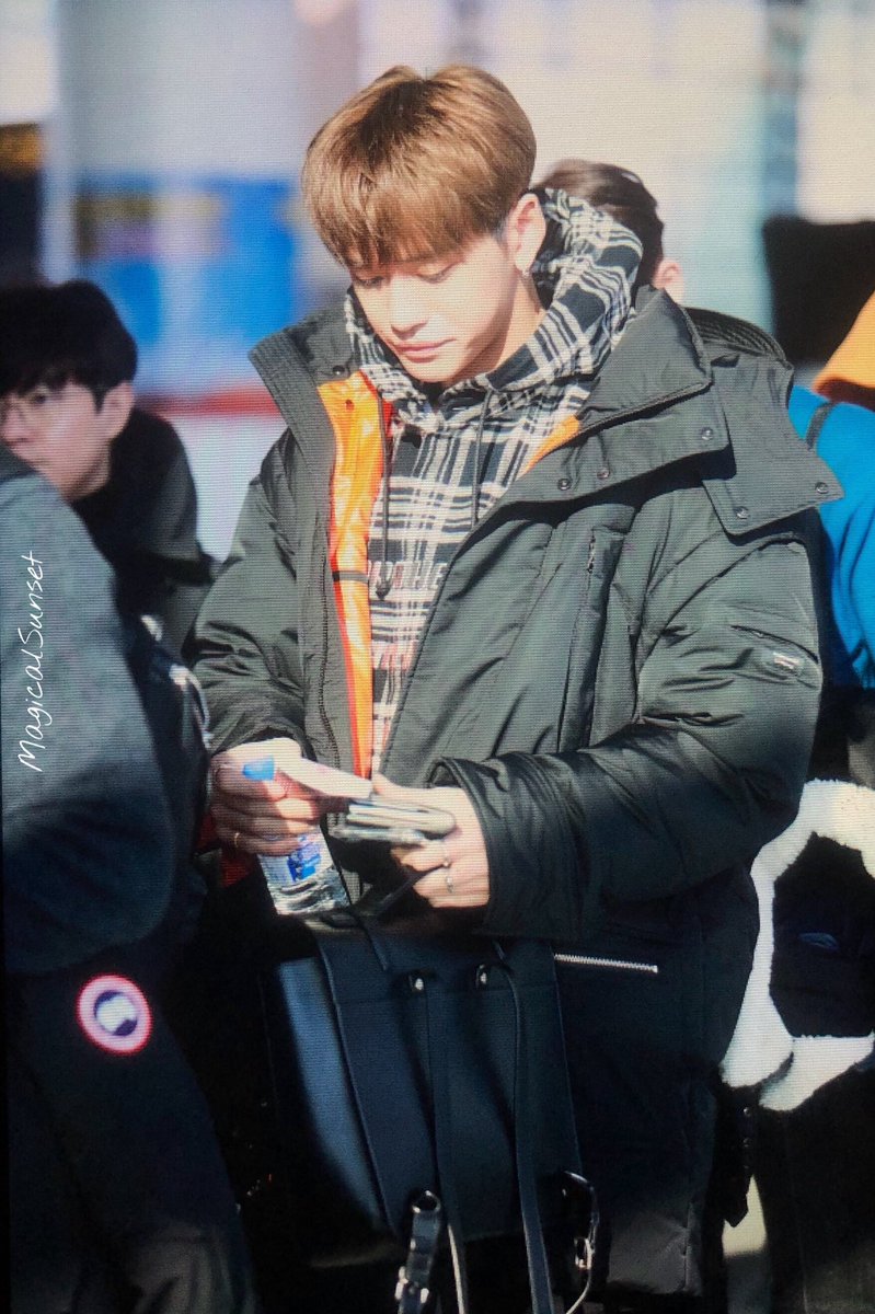 MagiCalSunSet_'s tweet photo. #LUCAS #루카스 #黄旭熙 191221 https://t.co/MErcNGrFJ8