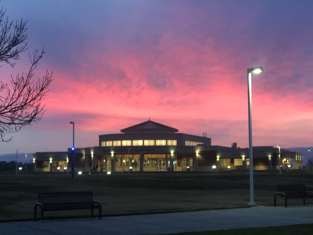 TheLCPrez's tweet photo. And the sun sets on another great semester @WHCLemoore .. happy holidays and here’s to an epic 2020 that will be laser-focused on student success and changing lives through education! @cccoer @CCGRAdvocates @whclasg @drkristinclark @AchieveTheDream https://t.co/OnaiKzLde3