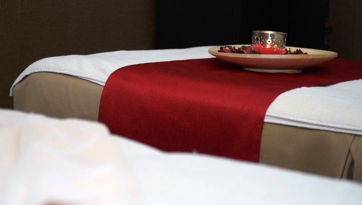 AlAziziyahHotel's tweet photo. Rejuvenate yourself just in time before the Festivities begin!
Relaxing massages and refreshing therapies will make you glow!
Book your appointment today
๐ 4445 5531
#spa #dohaspa #massage #relax #relaxation #treatment #luxuryhotel #qatarlife #dohahotel https://t.co/lNiiAqdQf6