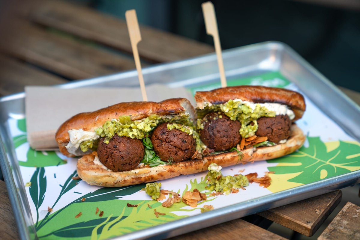 TravelwitBender's tweet photo. I often get asked if it's hard to be a #vegan and travel at the same time. My answer is try this tour from https://t.co/vsc9RWKeYs. They're in London, Barcelona, Rome, Amsterdam &amp; Lisbon. These guys prove that its easy to eat plant-based in Europe's major cities. I'm a #superfan. https://t.co/4zEBNY4PFH