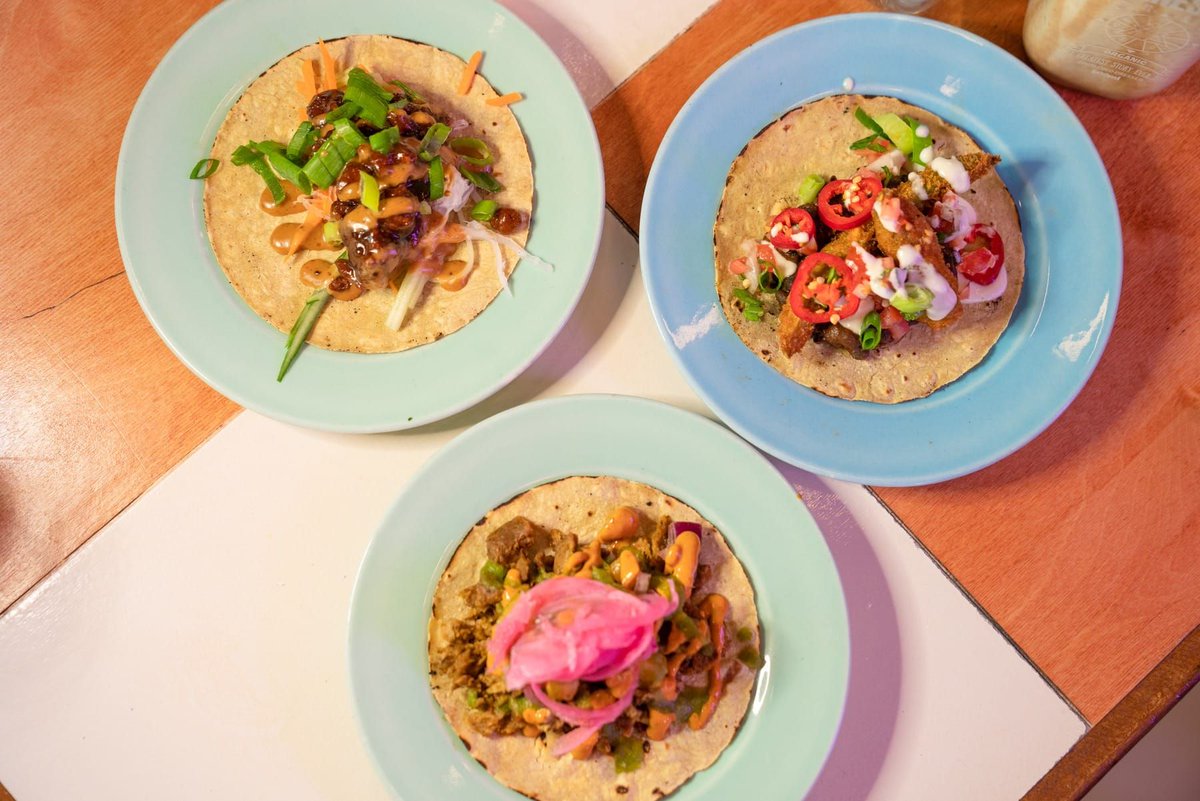 TravelwitBender's tweet photo. I often get asked if it's hard to be a #vegan and travel at the same time. My answer is try this tour from https://t.co/vsc9RWKeYs. They're in London, Barcelona, Rome, Amsterdam &amp; Lisbon. These guys prove that its easy to eat plant-based in Europe's major cities. I'm a #superfan. https://t.co/4zEBNY4PFH
