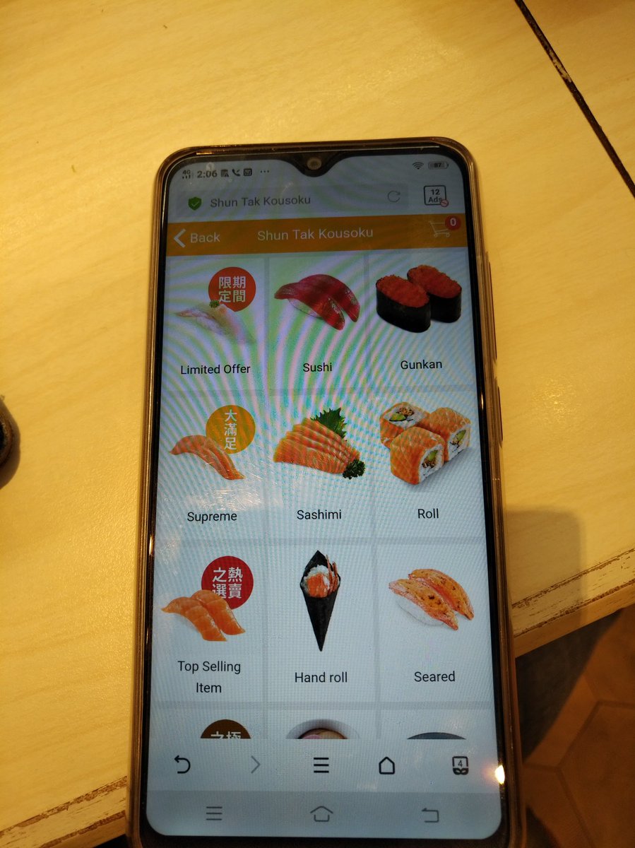 bbchris's tweet photo. Lucky I brought my daughters, as you have to scan the QR code and then the menu appears on your phone! I guess it saves paper although I miss browsing through a menu! I er could not work the QR code... HAHA #qualityproblem #HongKong https://t.co/SeLqGlfPiV