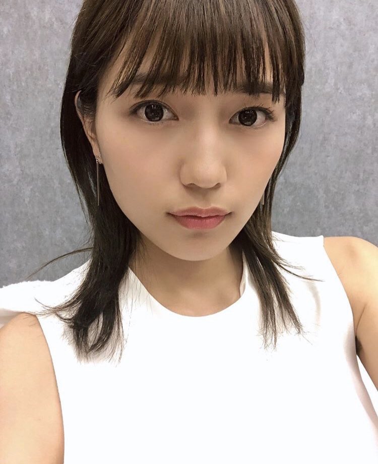 毒島ゆり子 どんな髪型 にするか迷って迷ってずーっと伸ばしちゃうんだけど 今回もショートボブくらいからロブくらいまで伸びたからどうしよう 笑 いまの川口春奈ちゃんになるか西山茉希ちゃんになるか って幼なじみ美容師に言うとお前はなれないって言