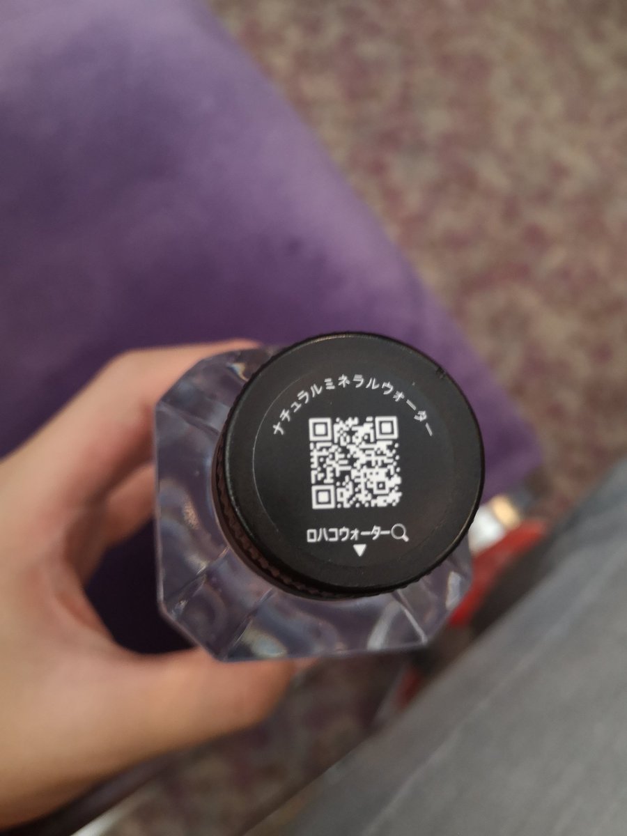 DKentata's tweet photo. この水は、スゴい！
ラベルは、全く貼っていなく、貼ってあるのは、ホームページのQRコードだけ！
#ロハコウォーター
#環境にやさしい https://t.co/8UqQhJZ96C
