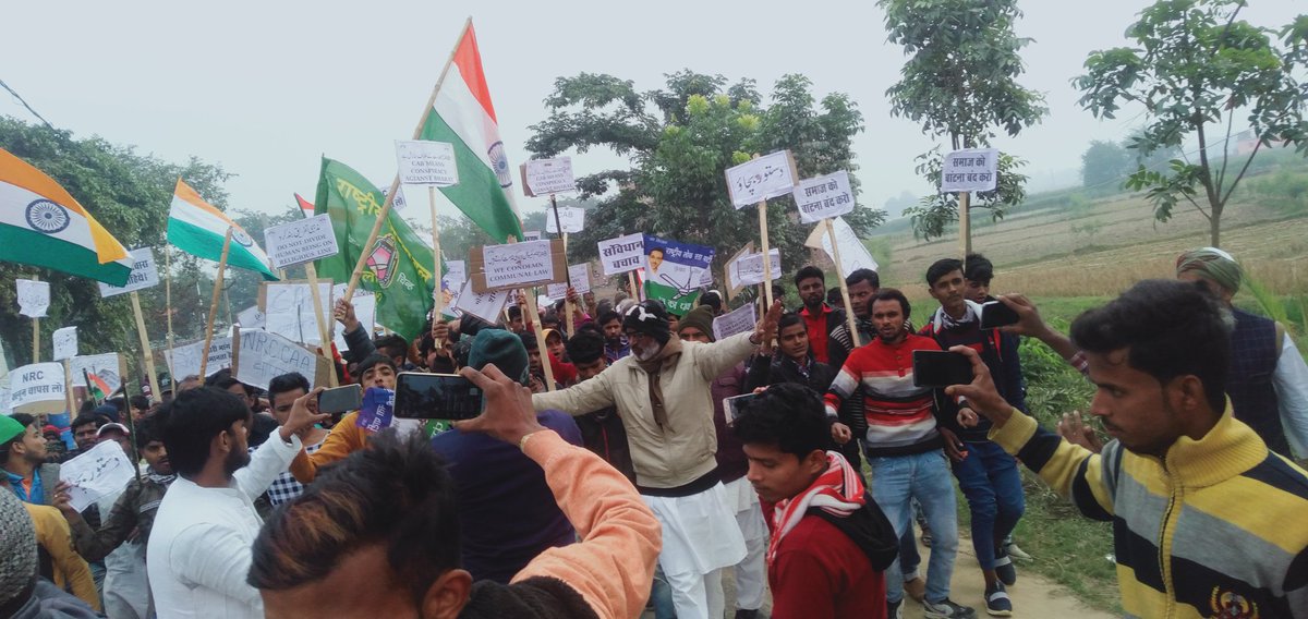 zahiruddin85's tweet photo. #CAA_NRC के विरोध में #महागठबंधन दलों के साथियों और आमजनों के साथ आज #झंझारपीर में आयोजित #रालोसपा का बिहार बंद सफलता पूर्वक कीयर्कारी जिला अधयक सह #जिला परिषद् मधुबनी  मो रेज़ाउद्दीन के साथ चल रहा है.
#upendraRLSP
#rlsp
#CAA_NRC_Protests
#IndiaAgainstCAA_NRC https://t.co/vyjOU4QMYi