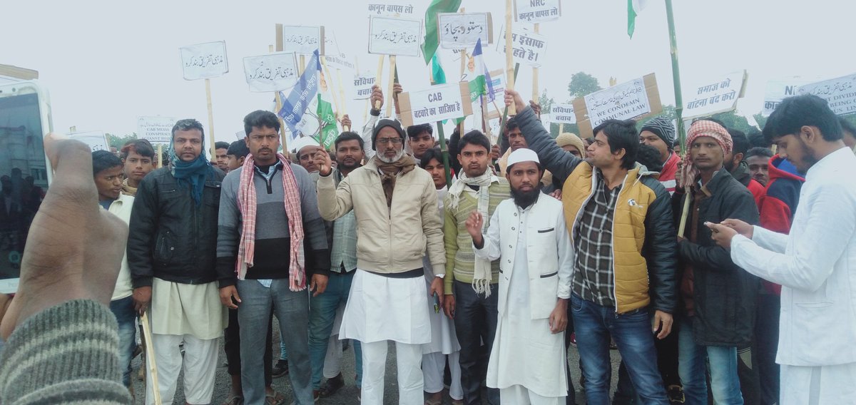 zahiruddin85's tweet photo. #CAA_NRC के विरोध में #महागठबंधन दलों के साथियों और आमजनों के साथ आज #झंझारपीर में आयोजित #रालोसपा का बिहार बंद सफलता पूर्वक कीयर्कारी जिला अधयक सह #जिला परिषद् मधुबनी  मो रेज़ाउद्दीन के साथ चल रहा है.
#upendraRLSP
#rlsp
#CAA_NRC_Protests
#IndiaAgainstCAA_NRC https://t.co/vyjOU4QMYi