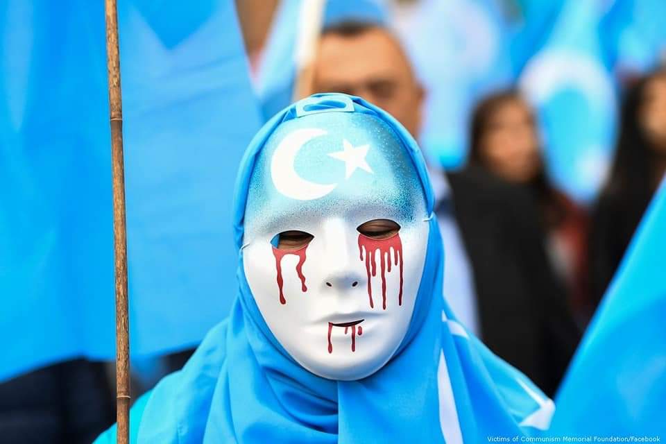 amrbasuny87's tweet photo. وَلَا تَحْسَبَنَّ اللَّهَ غَافِلًا عَمَّا يَعْمَلُ الظَّالِمُونَ إِنَّمَا يُؤَخِّرُهُمْ لِيَوْمٍ تَشْخَصُ فِيهِ الْأَبْصَارُ) الصين بلد إرهابى يقتل المسلمين

#中國殺死穆斯林 https://t.co/2bYR2Tqwzx