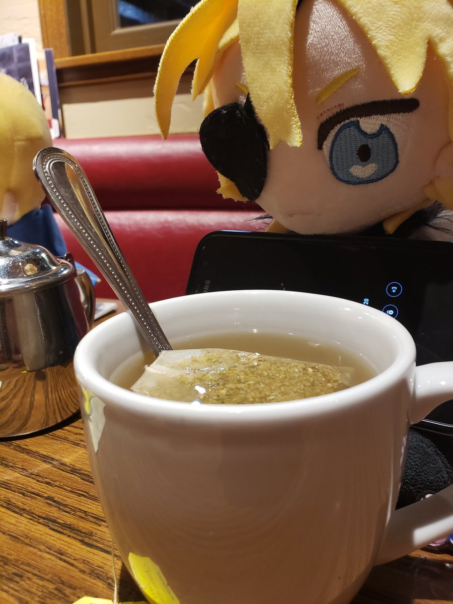 sakurawitch13's tweet photo. The best shots from Dimitri's birthday dinner tonight.
Pre-skip Dimitri: @YunalovesKawaii
Post-skip Dimitri: @ribboneels and @purrmaid
#FireEmblemThreeHouses #DimitriBDAY2019 #DimitriAlexandreBlaiddyd https://t.co/jZZ5svm4Nm