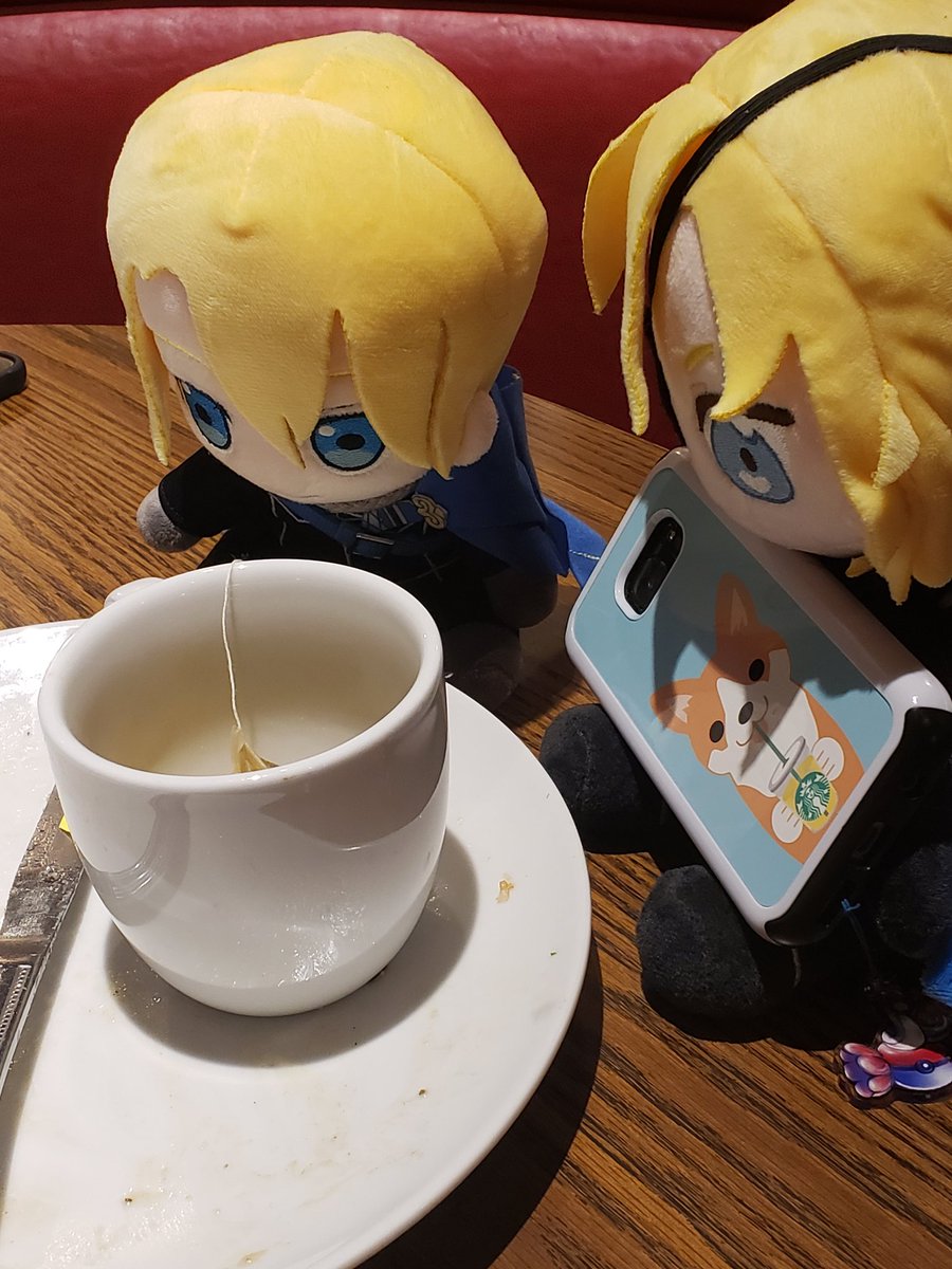 sakurawitch13's tweet photo. The best shots from Dimitri's birthday dinner tonight.
Pre-skip Dimitri: @YunalovesKawaii
Post-skip Dimitri: @ribboneels and @purrmaid
#FireEmblemThreeHouses #DimitriBDAY2019 #DimitriAlexandreBlaiddyd https://t.co/jZZ5svm4Nm