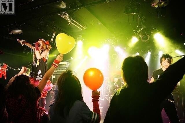 funnySkash's tweet photo. 【12/29(日)@長堀橋WAXX】
沢山のご予約ありがとうございます！近日中にSOLD OUTとなりそうです！
ご予約お済みでない方はお急ぎ下さい(>_<)

funnySkash / UNION☆JACK
ブラスシティ(オープニングゲスト)

OPEN 17:00 / START 17:30
adv.¥2,500- / door.¥3000-(別途要D代)
https://t.co/wctlC08gQy https://t.co/9fxu6RcDkm