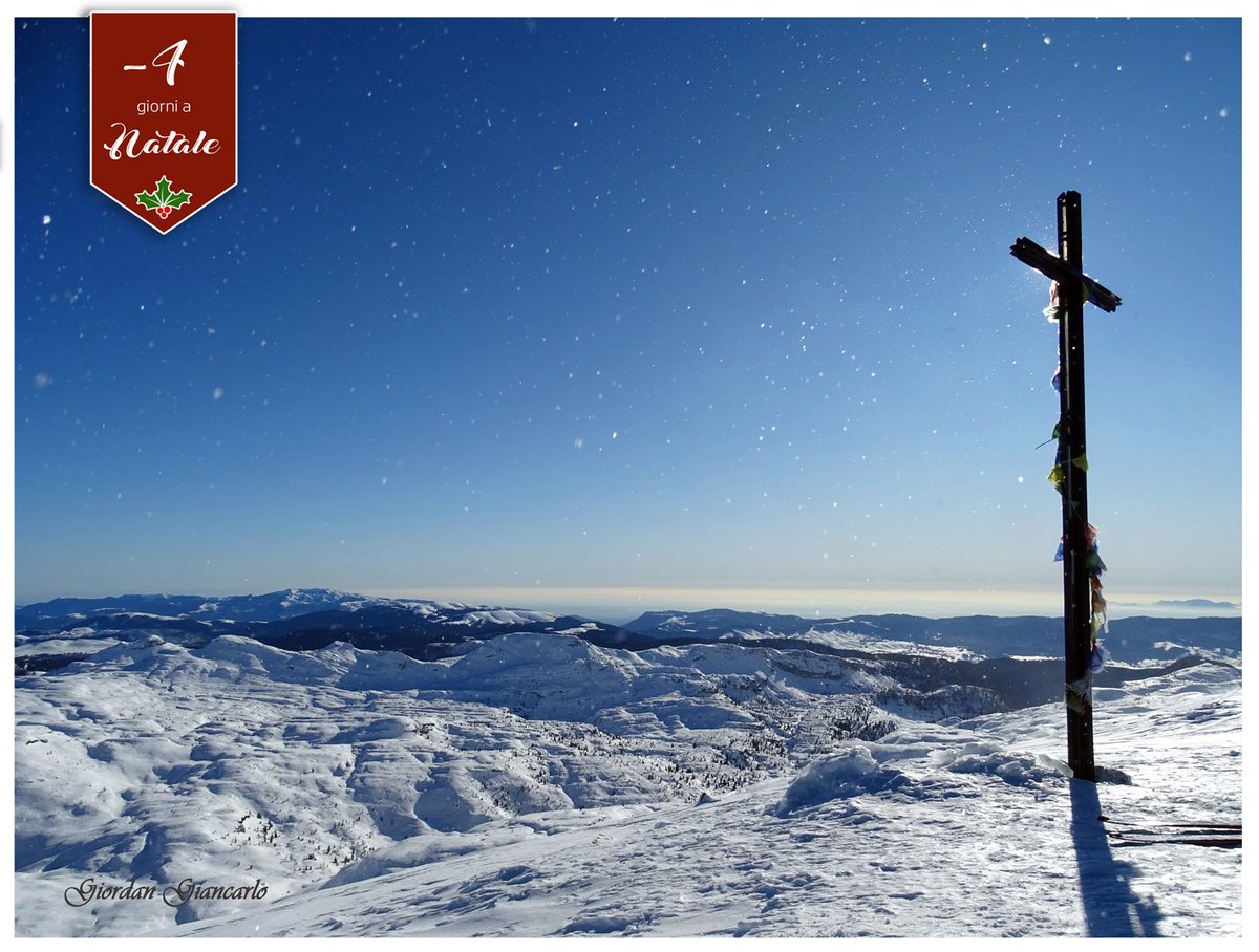 AsiagoIt's tweet photo. "Quassù non vivo in me, ma divento una parte di ciò che mi attornia. Le alte montagne sono per me un sentimento." [Cit. L.Byron]

Vi capita mai di sentirvi così quando siete sull'Altopiano di #Asiago? :-) 

Foto del 14/12/2019 di Giancarlo Giordan, scattata a Cima #Portule. https://t.co/1WqJM7Ln0f