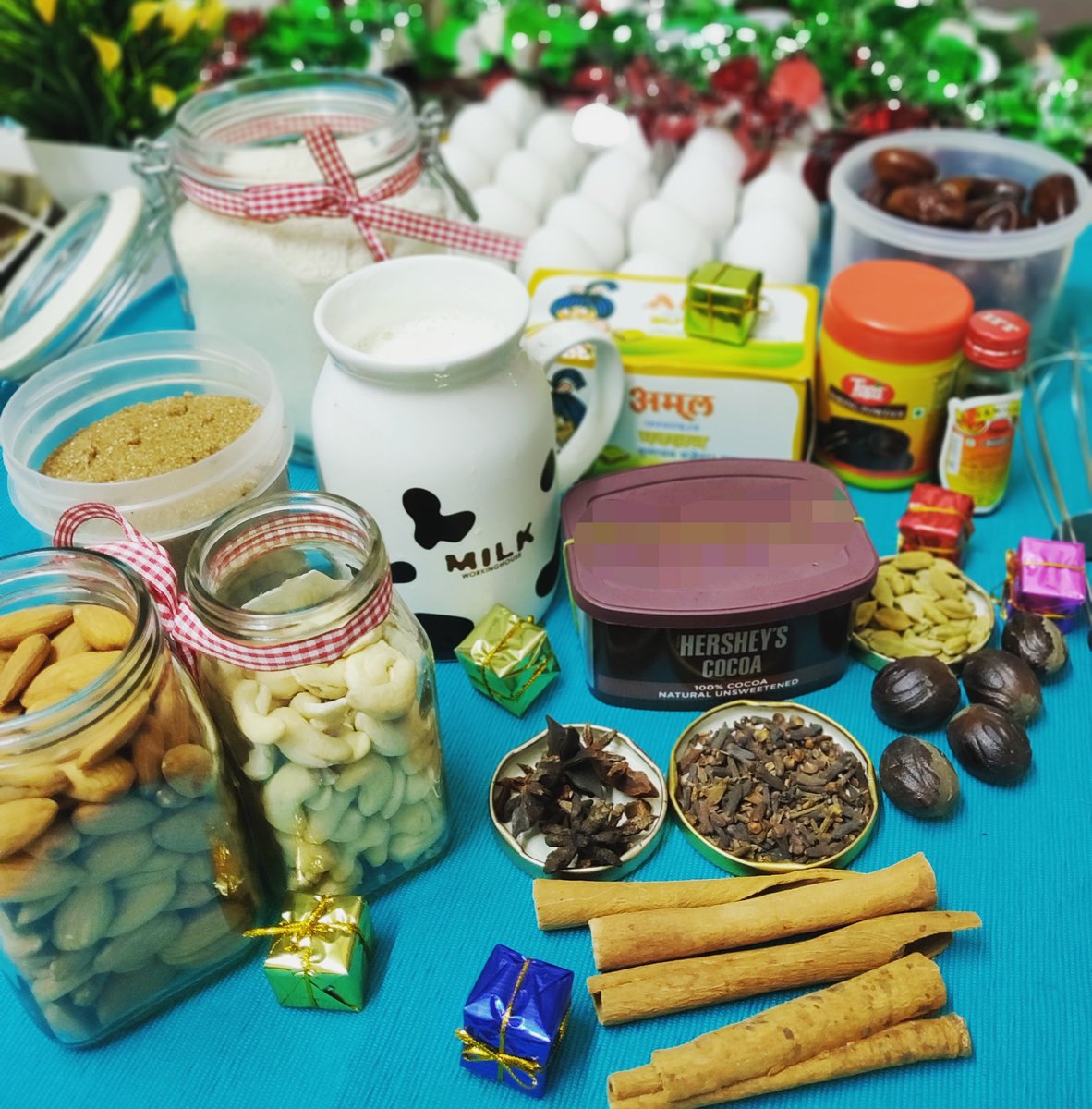 jubygeo's tweet photo. Let the fun begin!
#prechristmasweekend
.
.
#christmasbaking
#christmascake
#baking #fruitsandnutscake
#tistheseason🎄
#chrismas🎅🎁
#lovebaking
#thingstodoindecember🤗
#holidayseason https://t.co/8rrDxNXrxX
