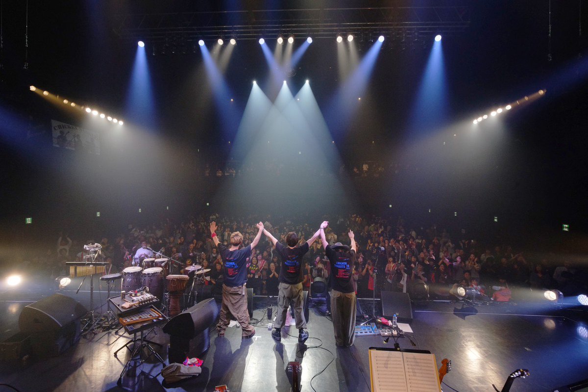 kenchanpiiiii's tweet photo. 改めて昨夜のツアーファイナル
ありがとうございました‼️

このライブに向けて沢山のスタッフが動いてくれていて、みんなで作ってる感が凄く嬉しく感じました✨
本当にありがとうございました😄

そして一緒に楽しんだ皆さんも
最大級の感謝✌🏻🔥

こういう写真何気に初めて…笑 https://t.co/60b4GJ9l06
