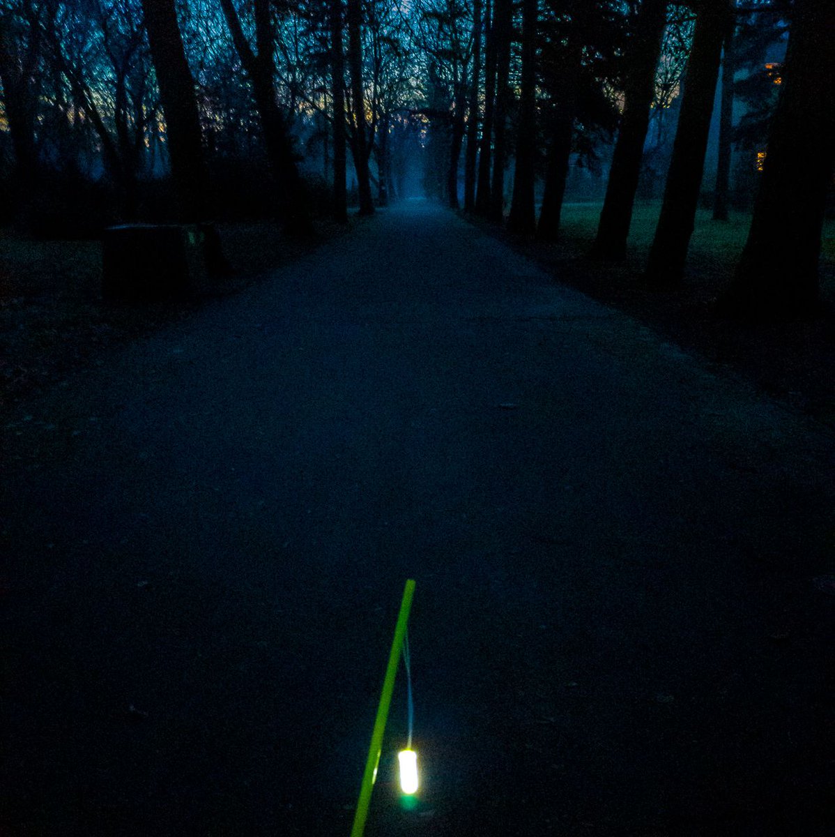 8BitPapa's tweet photo. Endlich ist der kürzeste Tag des Jahres. Ab jetzt werden die Tage wieder länger - juchheißa! Zum Glück hast du morgens deine Sankt-Martins-Laterne dabei, sonst würden wir den Weg zur Kita ja gar nicht...
Kita? Ah Mist Moment, es ist ja Samstag!!
Toll! https://t.co/73SGaOJDD7