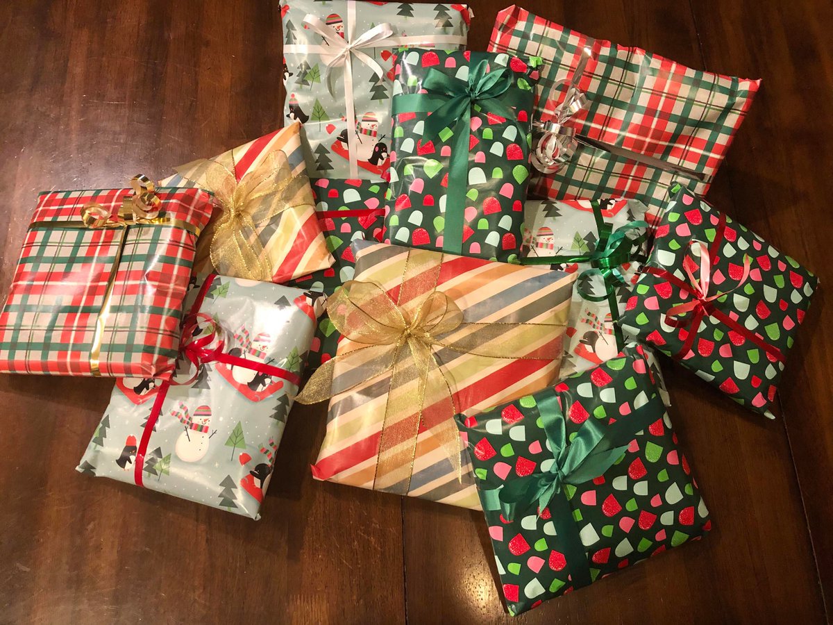 MacKidNPhoenix's tweet photo. Mac Kid partnered with OshKosh B'gosh to gift OshKosh B'gosh surprises to families in need of holiday cheer this year. Learn about ways that you and your family can help local families in your area by reaching out to your local school district! #oshkoshkids #charitablegiving #ad https://t.co/FgZ2SIFHzk