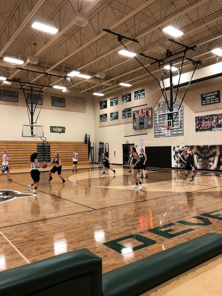 CoachO2345's tweet photo. Great night in the Jungle at our 4th Annual Alumnae Game! Fun seeing old friends and sharing great memories!  Proud moment - my daughter, Kiernan, played her first alum game. Wow! She looked up to so many of these girls and got to share the court. Special!  Love this tradition! https://t.co/AI8pOw4D4Q