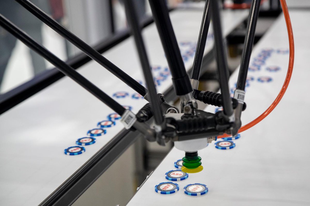 ABBRobotics's tweet photo. Only a few more hours to end #iREX2019. Use the last chance to visit #ABBRobotics and the opportunity to talk to our experts about the latest #automation and digitalization solutions for your #FactoryoftheFuture. https://t.co/7s3tiTOAVp