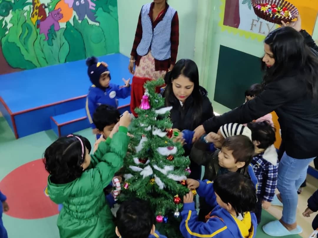 Petals_130's tweet photo. Eve Christmas
PETALIANS are preparing Christmas tree, Stars & Stockings for the Christmas celebration
#evechristmas #school #petals #preschool #noida #noida130 #petalsschool #kids #celebration #creativity https://t.co/li5DgXHg08