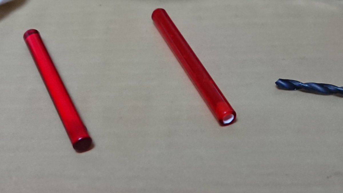 Tkr Studios Lego En Twitter レゴのスターウォーズを集めてる人ならトランスレッドやライトブルーのライトセーバーのパーツたくさんあると思うけど試しに1本に セリアのクラフト用ピンバイス 100均の壊れたイヤホン コードが丸いやつ 修正ペン 液 を使えば