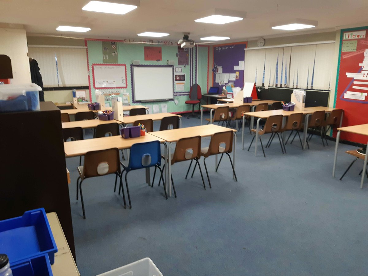 LesleyMcMillan1's tweet photo. #beforeandafter new Buckstone Primary classroom furniture! The colours was chosen by the pupils - I'm impressed by the carpet and upholstery choice #Teal #colour #codesign #flexiblelearningspace https://t.co/Ef1Smrx4lW