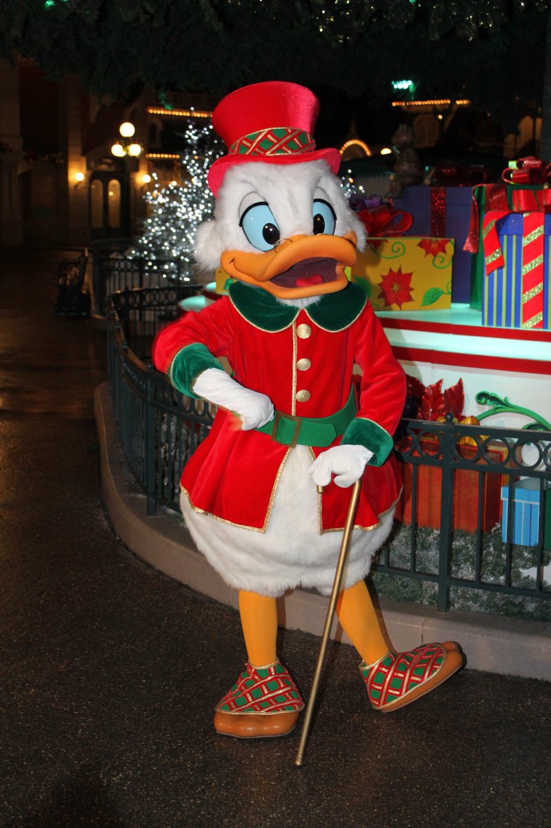 CharactersPBlog's tweet photo. Perfect outfit for the Christmas Eve! #Scrooge #Scroogemcduck #disneylandpark #celebration #apevent #passholdernight #disney #disneyparks #disneycharacters #disneylandparis #disneyphotos #disneylandparkcelebrations #christmas #christmasseason #disneychristmas #specialevent https://t.co/oL4lTQuCsD