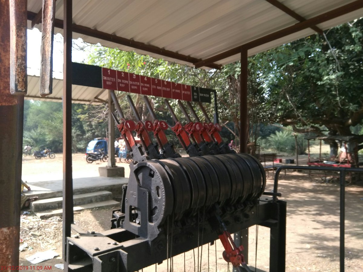 OdishaRail's tweet image. Semaphore signal system
#Odisha #railfan #OdishaRail #IndianRailways #semaphore #signal #IRFCA
