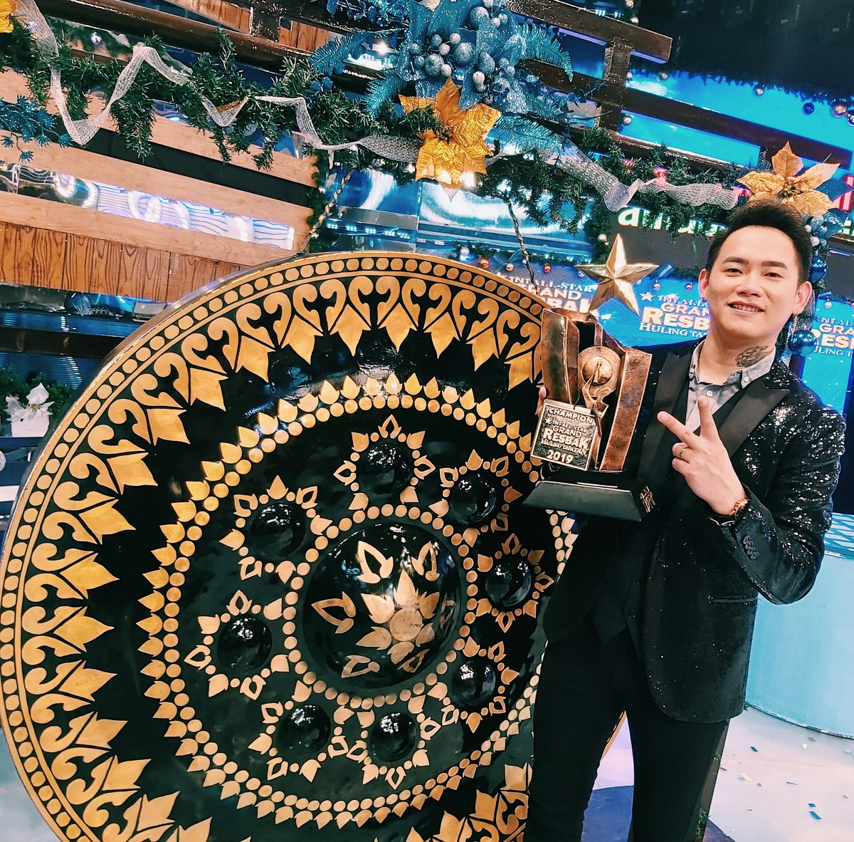 itsShowtimeNa's tweet photo. 🔥 Ang inyong TNT All-Star Grand Resbak Champion - R&amp;B Charmer, Mark Michael Garcia! #TNTALLStarGrandChampion https://t.co/TYL1xryNWi