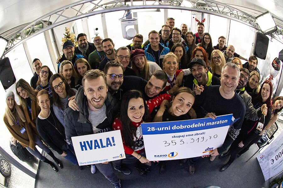 Radio1SLO's tweet photo. To je to! ♥️💪🤩 H V A L A še enkrat, Slovenija! 🥰 Skupaj vsako leto ustvarimo pravljico! 💝 #radio1 #Slovenia #28urnidobrodelnimaraton #dobrodelnost https://t.co/uazbbSGn56