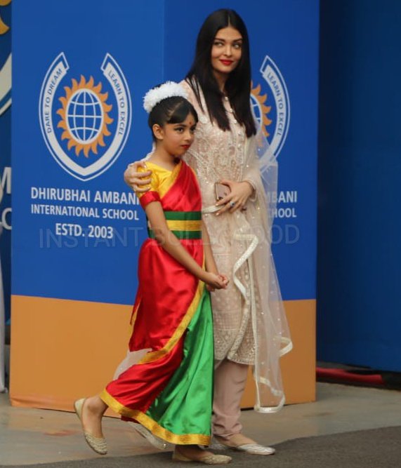 #AishwaryaRaiBachchan with her  daughter #aaradhyabachchan for annual day today at #dhirubhaiambaniinternationalschool