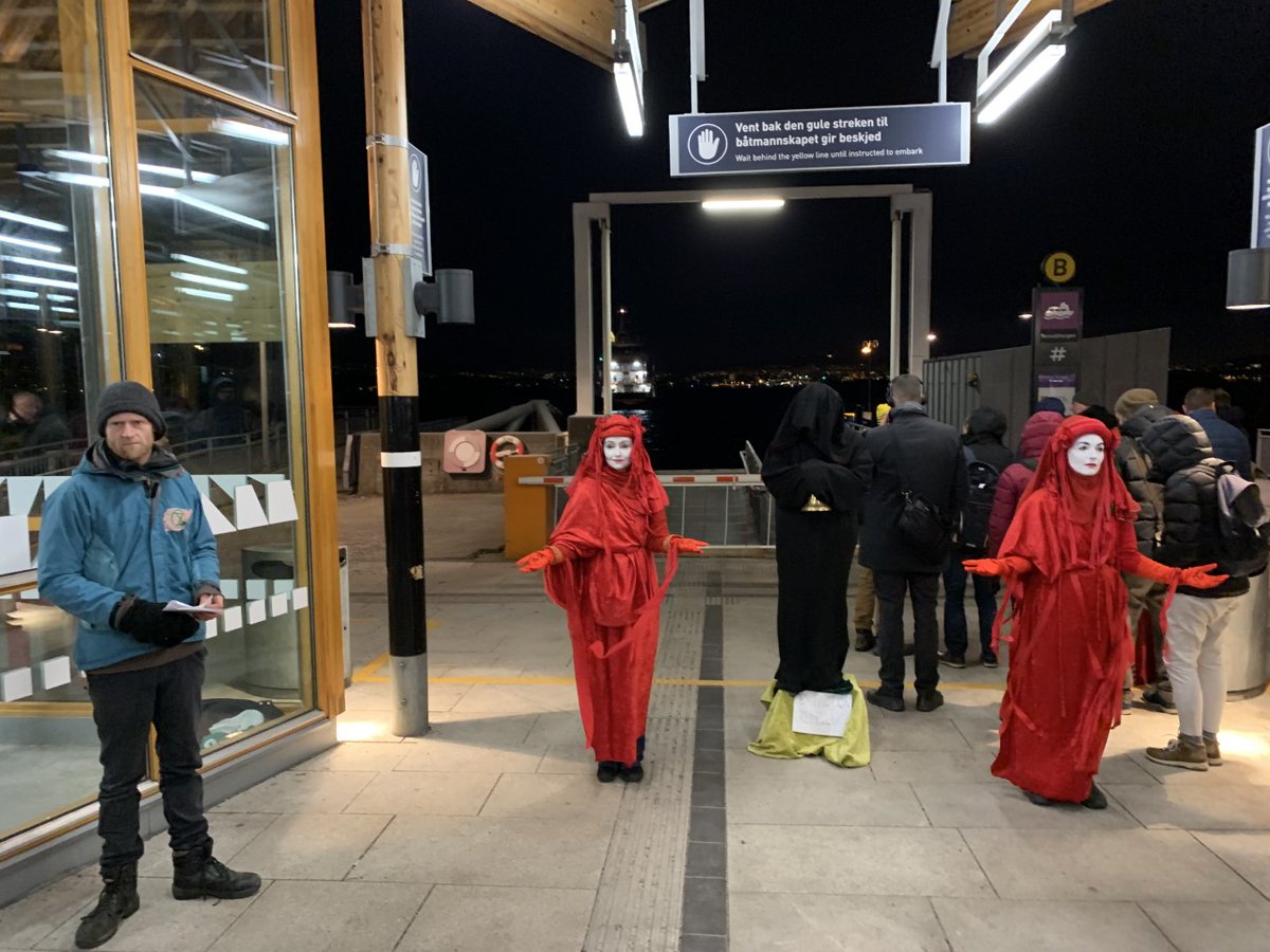 XR_Norge's tweet photo. #RedRebels in the morning commute at Nesoddtangen brygge. 

Many current life forms will be extinct by the end of this century. We may right now be causing the Sixth Mass Extinction in Earth’s history. We must act!
#ActNow https://t.co/LwyARlqG5x