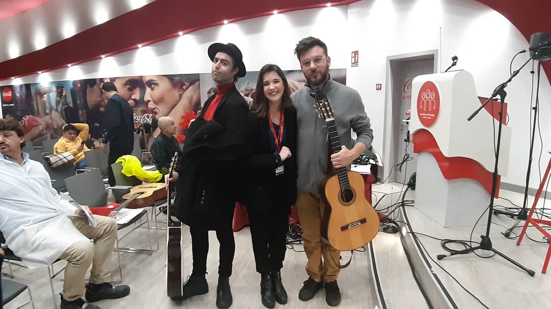 beasanchezm22's tweet photo. Ayer fue un día fantástico en @cocacolaep_es gracias a @CanalSurRadio, @CharoPadilla1, @jesusvigorra, @j_moeckel, entre otros. A veces el trabajo nos brinda momentos. Por esta y por muchas razones merece la pena tanto el esfuerzo, la pasión y las ganas. Adoro mi profesión❤ https://t.co/r7AU7B1EA6