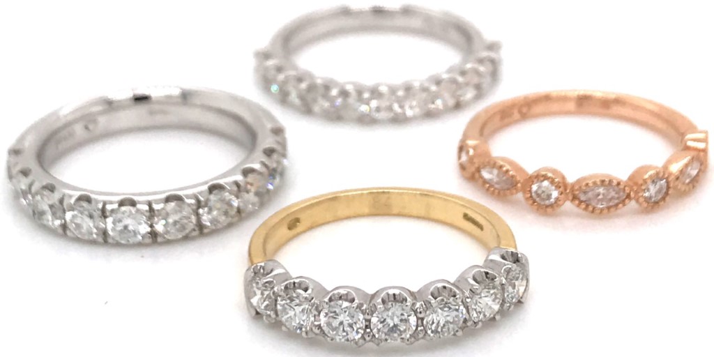 ❄️Countdown to Christmas with Glenray Jewellers❄️

Specially selected from our range of eternity rings, give the gift of everlasting love this Christmas 🎁