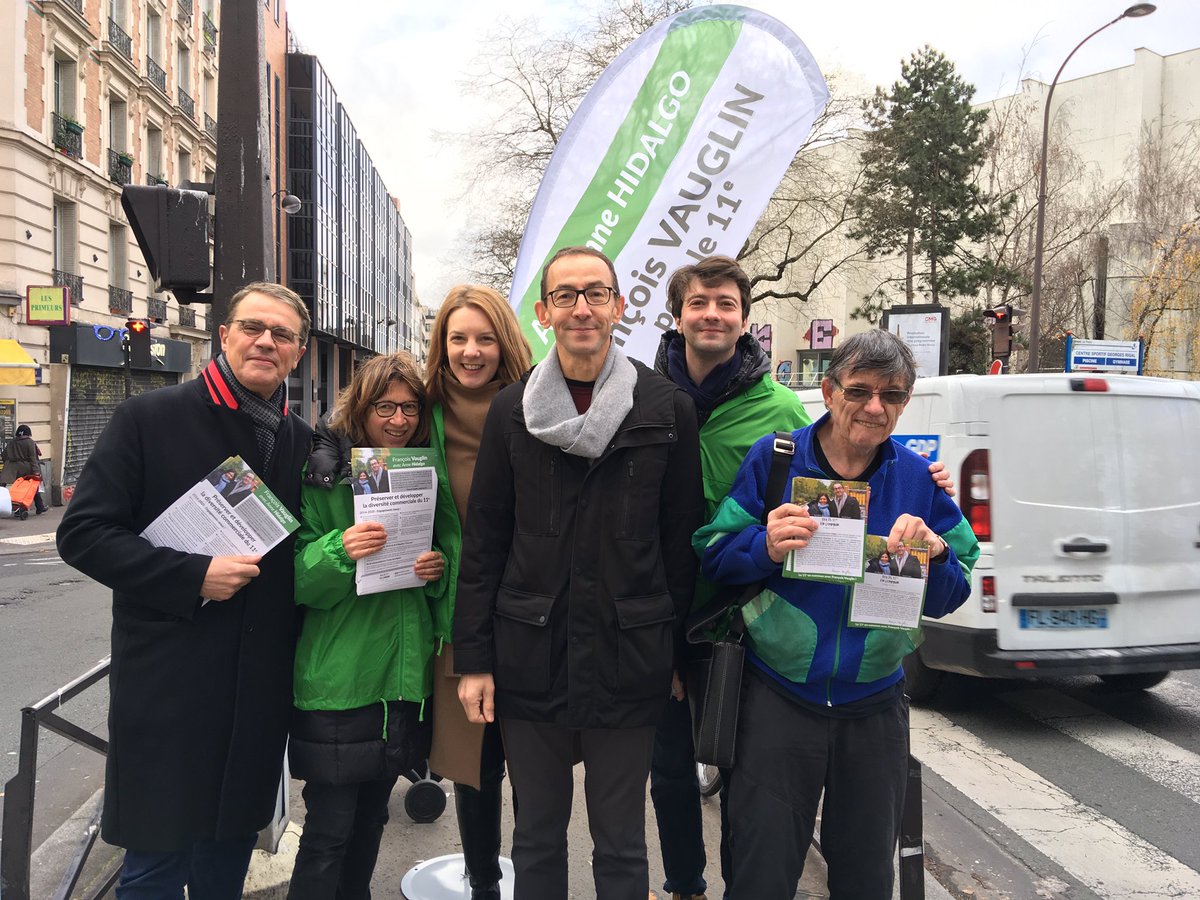 Jerome_A_Meyer's tweet photo. Très belle mobilisation pour un @Paris11EnCommun avec @Anne_Hidalgo et @FVauglin avec les militants du @PSParis11e engagés auprès des habitants cc @pbloche https://t.co/ZhhA7XwrEm