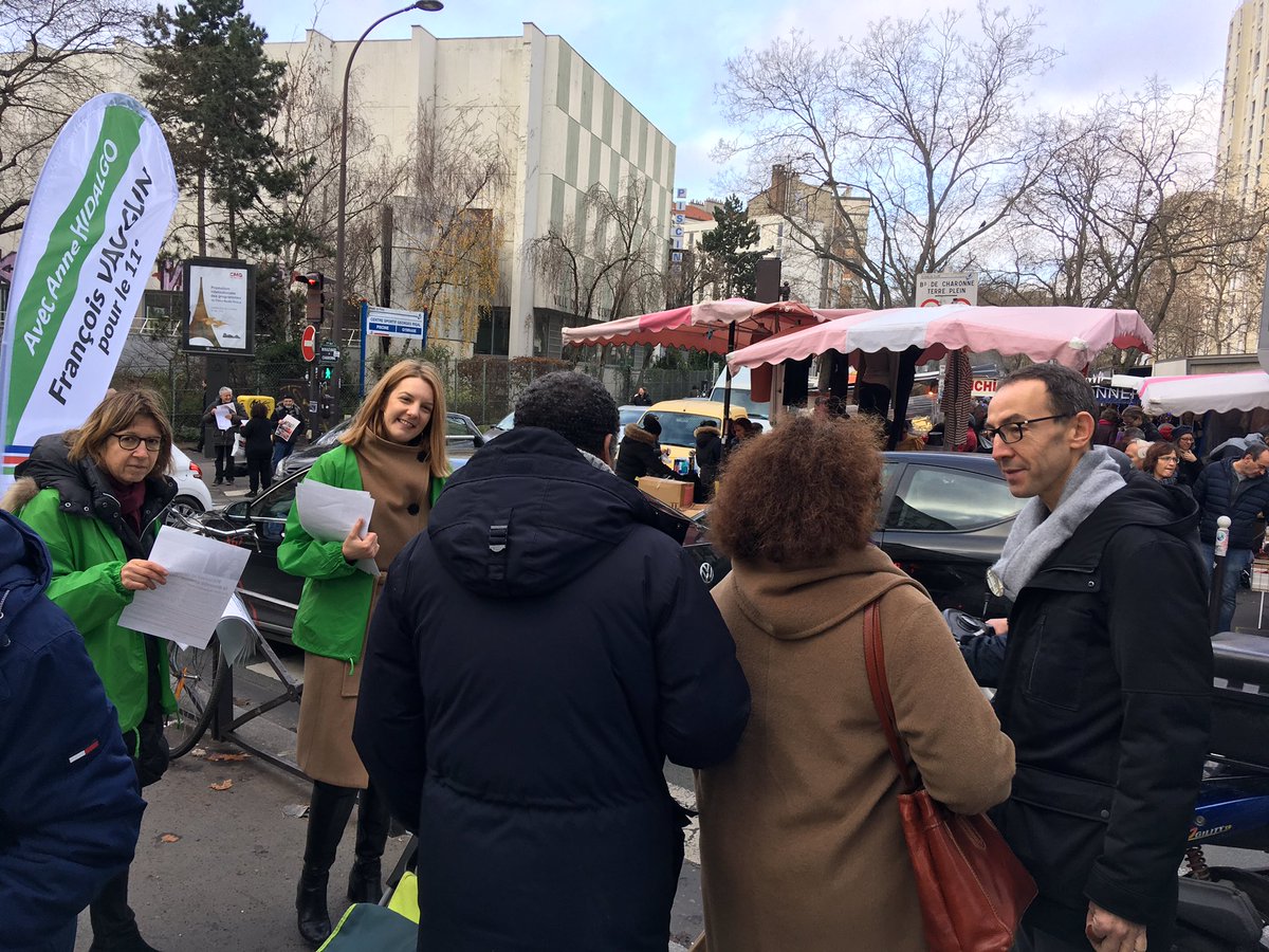 Jerome_A_Meyer's tweet photo. Très belle mobilisation pour un @Paris11EnCommun avec @Anne_Hidalgo et @FVauglin avec les militants du @PSParis11e engagés auprès des habitants cc @pbloche https://t.co/ZhhA7XwrEm