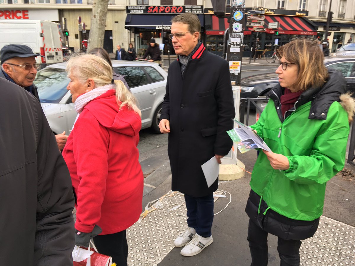 Jerome_A_Meyer's tweet photo. Très belle mobilisation pour un @Paris11EnCommun avec @Anne_Hidalgo et @FVauglin avec les militants du @PSParis11e engagés auprès des habitants cc @pbloche https://t.co/ZhhA7XwrEm