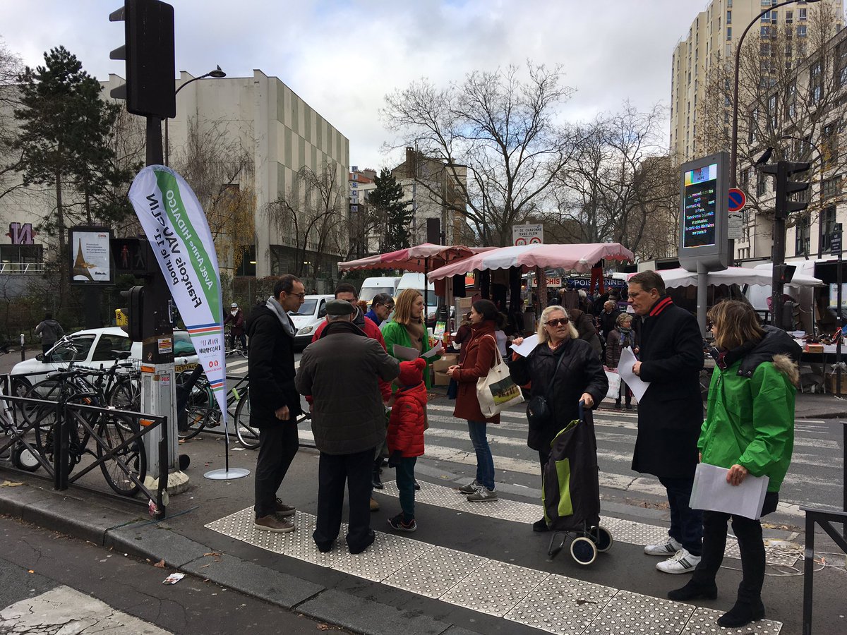Jerome_A_Meyer's tweet photo. Très belle mobilisation pour un @Paris11EnCommun avec @Anne_Hidalgo et @FVauglin avec les militants du @PSParis11e engagés auprès des habitants cc @pbloche https://t.co/ZhhA7XwrEm