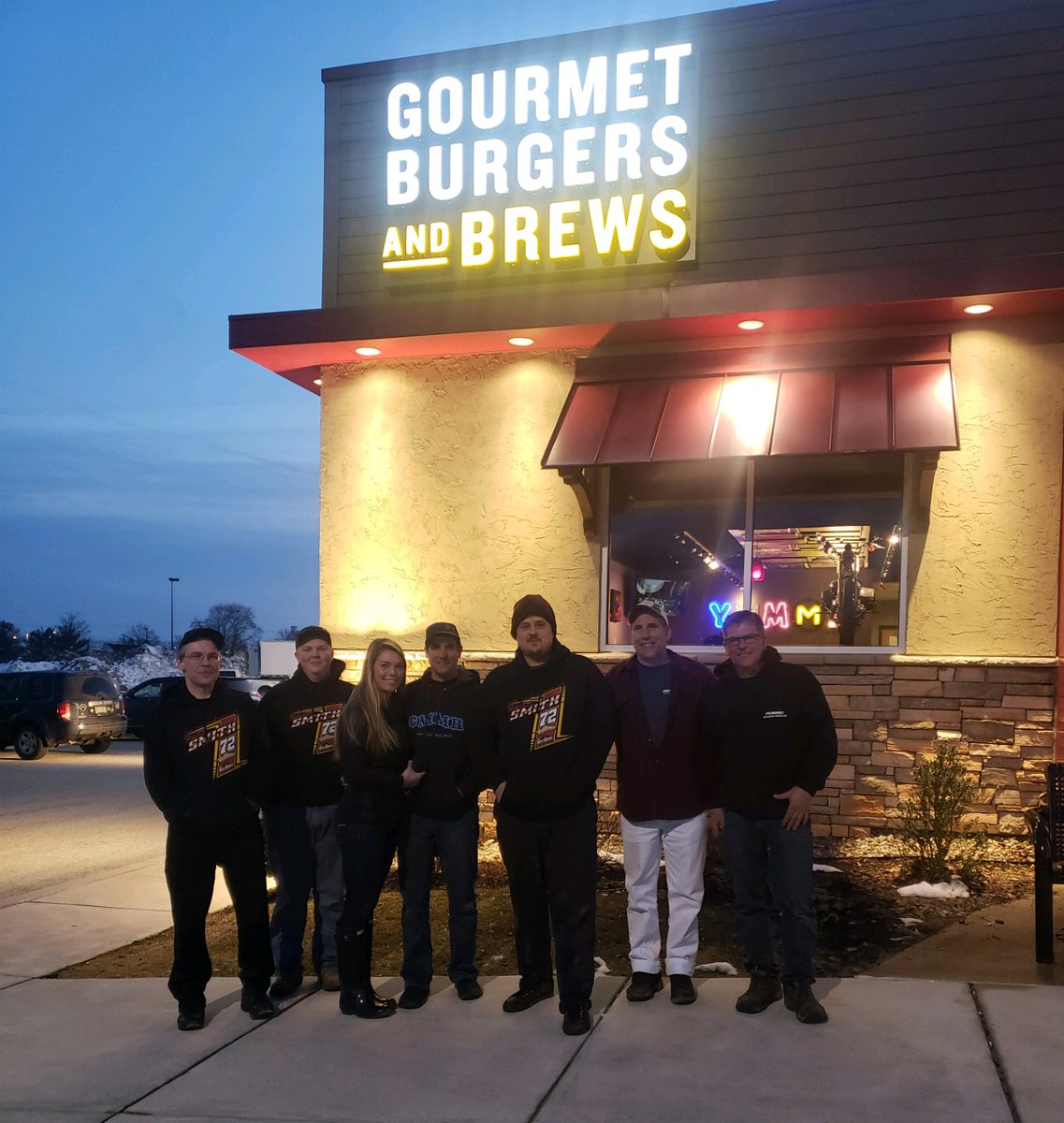 RedRobinRacing's tweet image. #RedRobinLVRG would like to wish @HeffnerRacing, @RyanSmithRacing, their team and families a Merry Christmas.  Thank you for a great 2019 race season! #bottomlessfun 🏁🏁