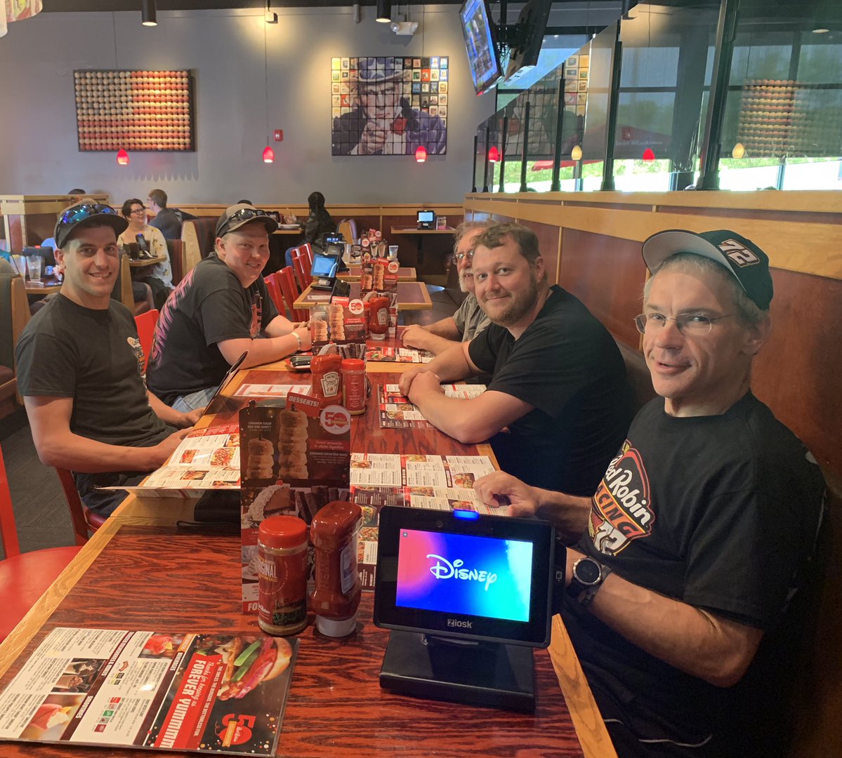 RedRobinRacing's tweet image. #RedRobinLVRG would like to wish @HeffnerRacing, @RyanSmithRacing, their team and families a Merry Christmas.  Thank you for a great 2019 race season! #bottomlessfun 🏁🏁