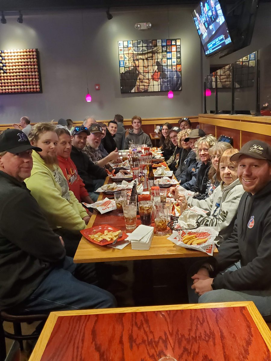 RedRobinRacing's tweet image. #RedRobinLVRG would like to wish @HeffnerRacing, @RyanSmithRacing, their team and families a Merry Christmas.  Thank you for a great 2019 race season! #bottomlessfun 🏁🏁