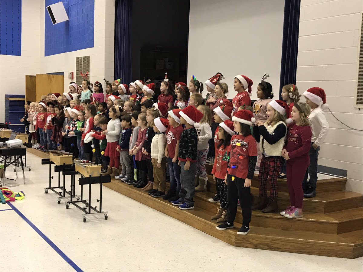 MES_PRIDE's tweet photo. Terrific Sing Along!  Students, teachers, &amp; parents had a great time. Happy Holidays! https://t.co/cj35yQJJ5b