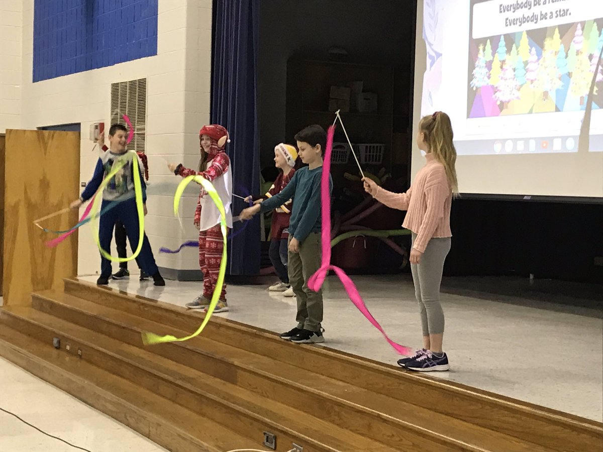 MES_PRIDE's tweet photo. Terrific Sing Along!  Students, teachers, &amp; parents had a great time. Happy Holidays! https://t.co/cj35yQJJ5b