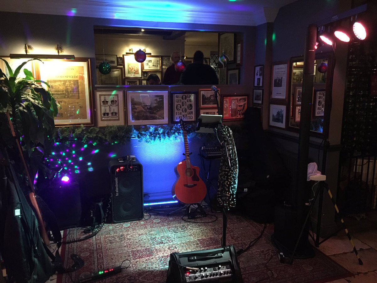 jaynesnowuk's tweet photo. Had a lovely gig at The Mark Cross Inn with the fabulous Pete Shaw on Bass! It was so nice to strip back songs and set a festive chilled vibe!😎👍🏻 It was a beaut of a venue to perform in too!
#Bass #JayneSnow #PeteShaw #JayneSnowUk #Festive #MarkCrossInn #Crowborough #NoSignal https://t.co/VSJodSdGp0