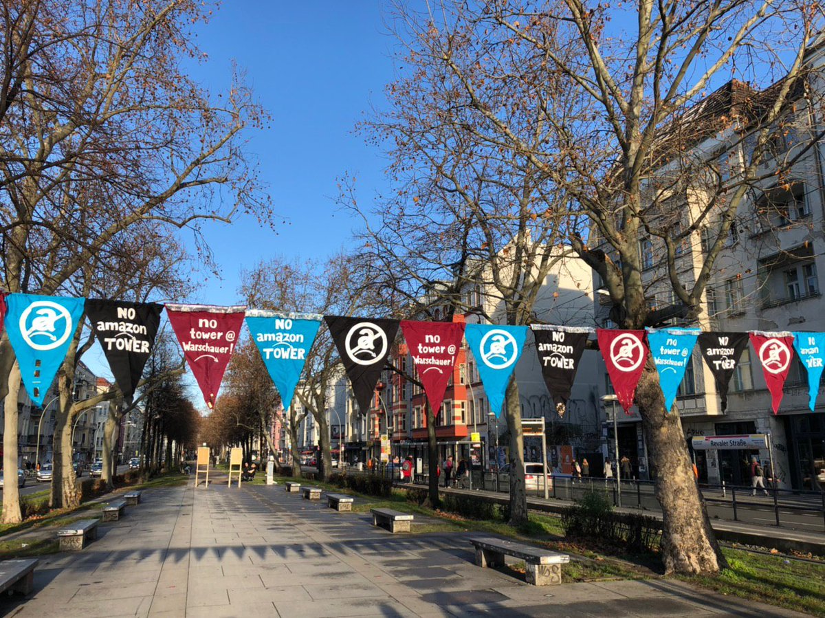berlinvsamazon's tweet image. Fight the tower! Unser erster Aktionstag geht bei bestem Wetter los. Wir haben die Warschauer Str. verschönert und legen los. First Action day is starting. We freshened up Warschauer Str. and begin. #BerlinVsAmazon #fightthetower #amazon #b2112