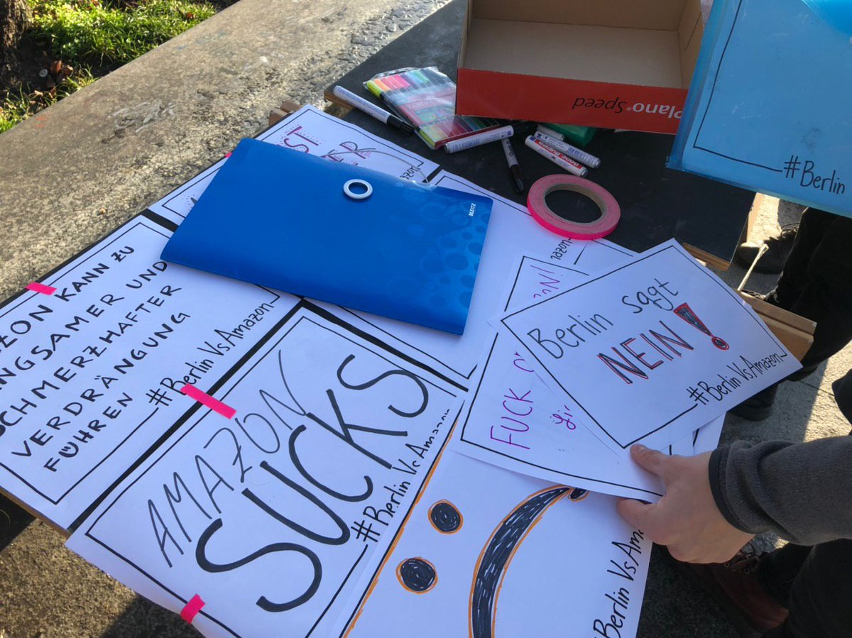 berlinvsamazon's tweet image. Fight the tower! Unser erster Aktionstag geht bei bestem Wetter los. Wir haben die Warschauer Str. verschönert und legen los. First Action day is starting. We freshened up Warschauer Str. and begin. #BerlinVsAmazon #fightthetower #amazon #b2112