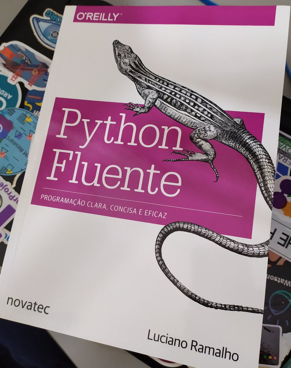 AndreAngelucci's tweet photo. Não resisti ao episódio do #HipstersPontoTech com o @ramalhoorg e comprei essa obra-prima. @PythonFluente https://t.co/sURn7ms8fz
