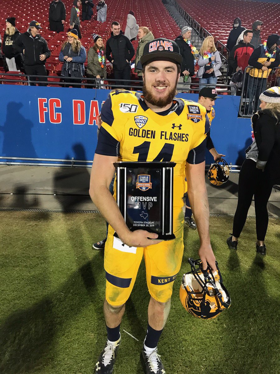 Middie_Football's tweet image. The Midview Football Program and Community are so proud of @Dustin_Crum14 as he led his team all season and ended with an upset @FriscoBowlGame victory and a well deserved MVP trophy! Congrats to Dustin and @KentStFootball on their first bowl win in program history!