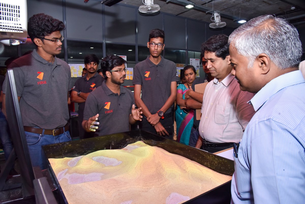 FORGE_FORCE's tweet photo. iDAY at Forge!
Innovation Engineers from ProtoSem demonstrated their prototypes and product innovations that they have built over the past 20-weeks to a panel of jury with Startup mentors, Industry Veterans and Technical executives @dorait @KumarSachi
#iDAY #ProtoSem #Innovation https://t.co/ouoOdHubrw