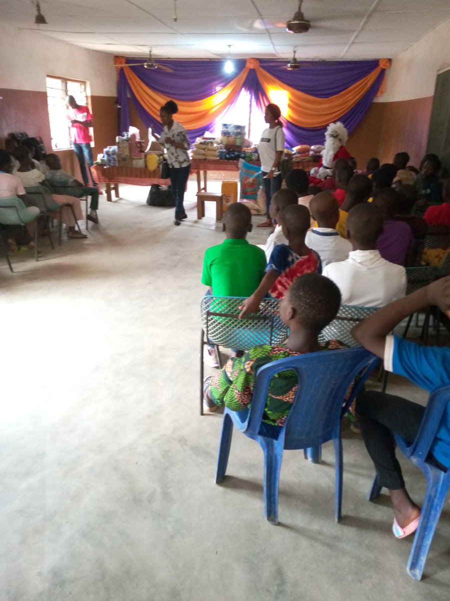 john_todell's tweet photo. #Toes4orphans Grand finale right here at Jesus kids iyana adeoyo. What we have here is the health talk by our volunteers on the topic or all care, or the care of the teeth. The kids are attentive and focused, always ready to learn.
#Toes4orphans
#Toesoyo. https://t.co/iCF9vwZ7l3