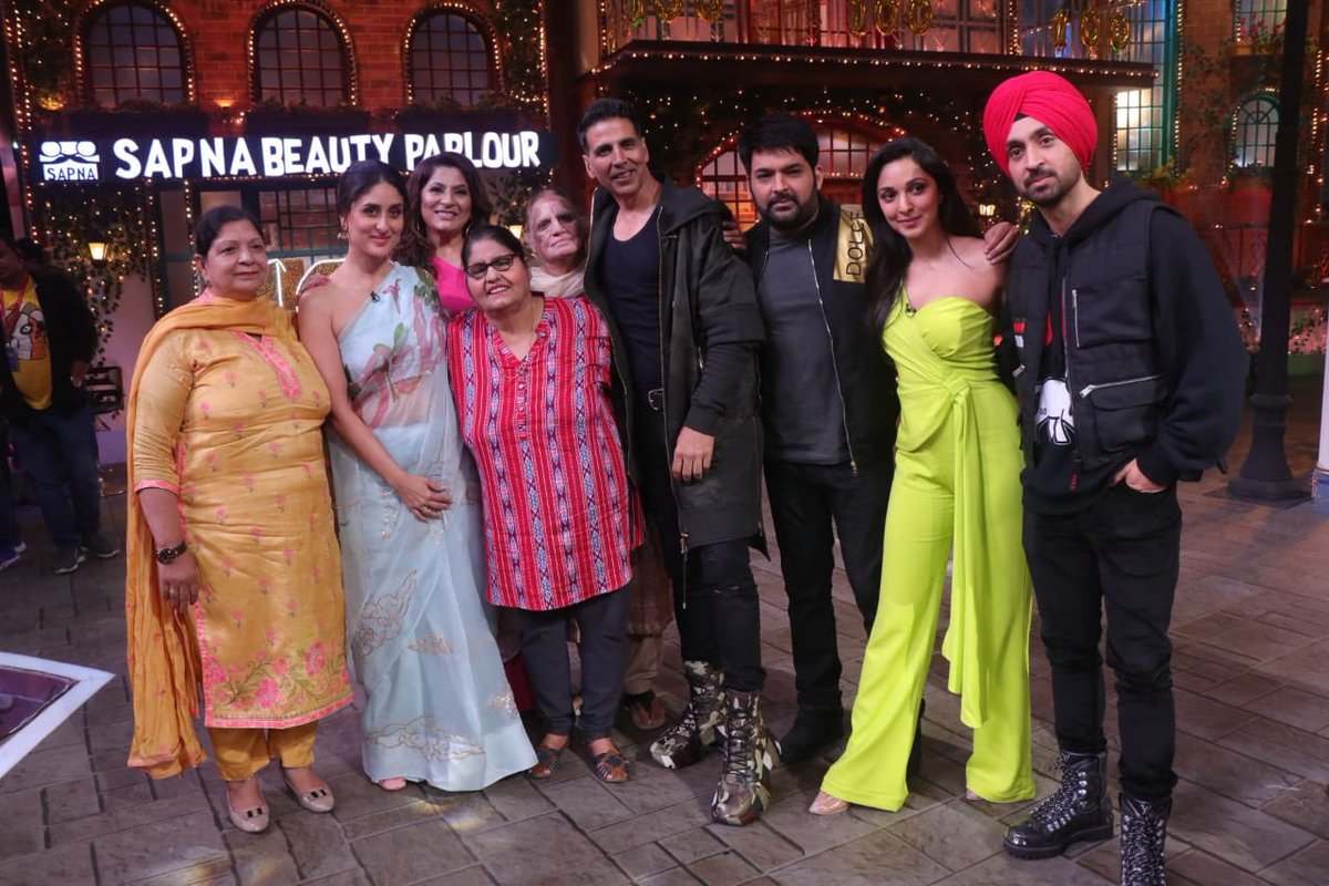 KapilSharmaK9's tweet photo. 💯 episodes #celebrations with #GoodNewwz tonight on #SonyTv 📺 only on #TheKapilSharmaShow 😃 with @akshaykumar #KareenaKapoorKhan @diljitdosanjh @advani_kiara 
#Comedy #Laughter #CandidMoments #Weekend #Saturday #Family #Television #Bollywood #Movies https://t.co/kXzm8w4b8x